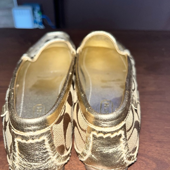 Coach - Picture 4 of 4